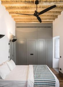 A bed or beds in a room at One Manto Square