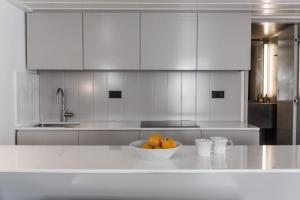 A kitchen or kitchenette at One Manto Square