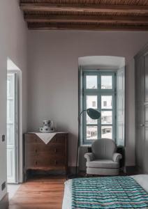 A bed or beds in a room at One Manto Square