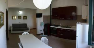 A kitchen or kitchenette at Casaleaurelia