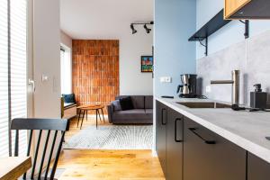 Kuchyňa alebo kuchynka v ubytovaní Gdańsk Comfort Apartament Rajska