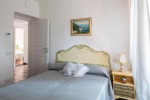 a bedroom with a bed with a blue comforter at La BRIGNA B&B Il bosco sul mare in Genoa