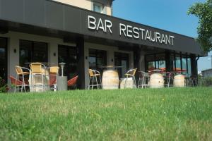 Restaurace v ubytování Kyriad Clermont Ferrand Nord - Riom