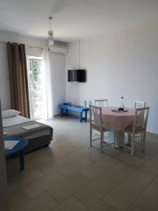 TV a/nebo společenská místnost v ubytování Apartments Alexa