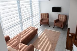 A seating area at Araz Suit