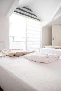 A bed or beds in a room at Araz Suit