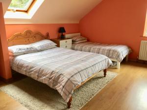 Una cama o camas en una habitación de Moybrone Flat