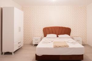 A bed or beds in a room at Araz Suit