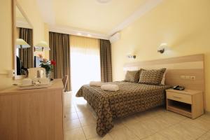 a hotel room with a bed and a television at Hotel Diamantidis in Myrina
