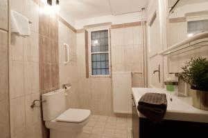 Kúpeľňa v ubytovaní Standard Apartment by Hi5 - Steindl street