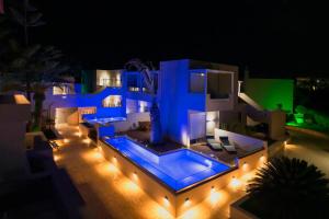 The swimming pool at or close to Sofia Resort Luxury Suites Még 37 kép