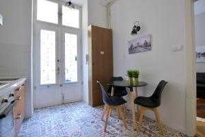 Kuchyňa alebo kuchynka v ubytovaní Standard Apartment by Hi5 - Steindl street