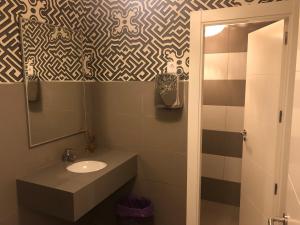 Koupelna v ubytování Hotel Jávea + 37 fotografií