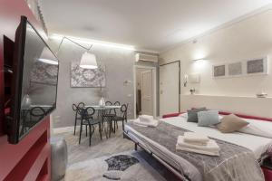 Μια τηλεόραση ή/και κέντρο ψυχαγωγίας στο DUOMO SUITE GHIRLANDAIO