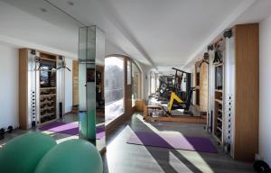 a dressing room with purple mats and a glass wall at Hotel Pashmina Le Refuge in Val Thorens