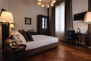 Postel nebo postele na pokoji v ubytování Palazzo Roselli Cecconi