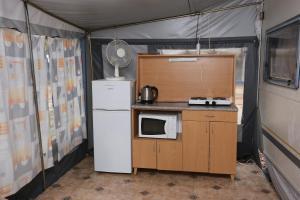 Kuchyň nebo kuchyňský kout v ubytování Caravans Bijela Uvala