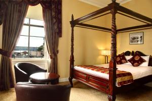 Posteľ alebo postele v izbe v ubytovaní Argyll Hotel