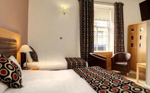Posteľ alebo postele v izbe v ubytovaní Argyll Hotel