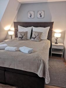 a bedroom with a large bed with two lamps at Ustup 25 in Zakopane