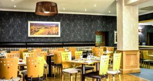 Reštaurácia alebo iné gastronomické zariadenie v ubytovaní Argyll Hotel