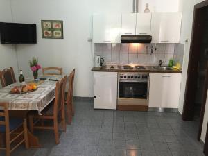 Kuchyňa alebo kuchynka v ubytovaní Apartments Medusa