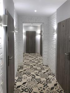 a hallway with a tile floor in a room at Aparthotel 11 in Kwidzyn