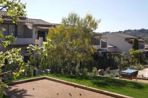 Um jardim em La Bastide de Biot