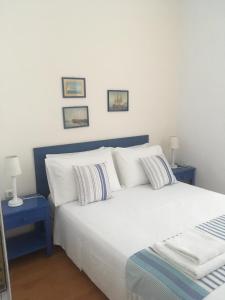 Postel nebo postele na pokoji v ubytování MEROPI STUDIOS + 21 fotografií