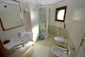 Koupelna v ubytování Hotel Residence Il Gabbiano
