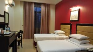 Postel nebo postele na pokoji v ubytování Puteri Bay Hotel