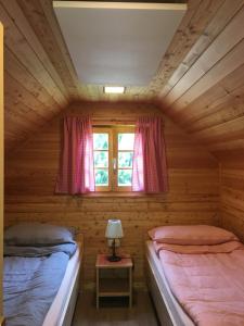 Postel nebo postele na pokoji v ubytování Camp Podgrad Vransko