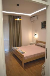 Кровать или кровати в номере Apartment Folic Sutomore