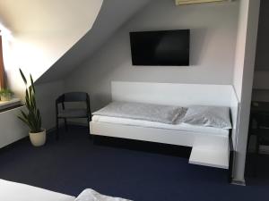 Postel nebo postele na pokoji v ubytování Hotel U Racka