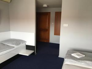 Postel nebo postele na pokoji v ubytování Hotel U Racka