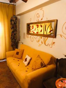 A seating area at Holiday Home La Casetta delle Candele