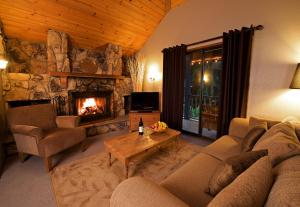 A seating area at LOGE Alta Crystal Resort at Mt Rainier