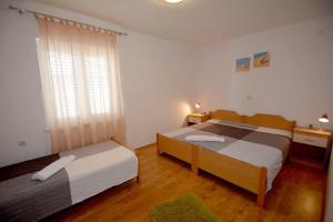 Postel nebo postele na pokoji v ubytování Apartmani Luka