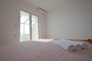 Postel nebo postele na pokoji v ubytování Apartmani Luka