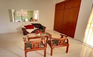 a living room with a coffee table and two chairs at Bettos Hotel formosa in Formosa