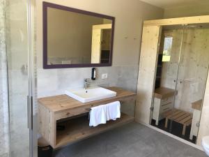 Ένα μπάνιο στο Klein Fein Hotel zum Graf