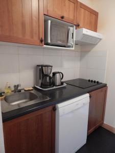 Kuchyň nebo kuchyňský kout v ubytování Chevêche + 11 fotografií