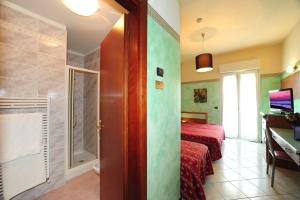 Postel nebo postele na pokoji v ubytování Hotel Vienna