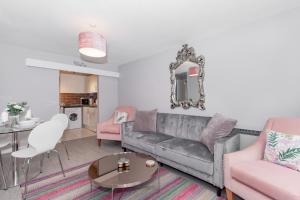 a living room with a couch and a table at Gloucester Green Suite in Oxford