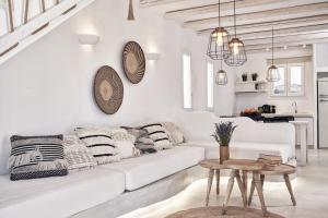 Posezení v ubytování Naxian Utopia | Luxury Villas & Suites