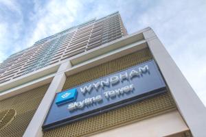 Sertifikāts, apbalvojums, norāde vai cits dokuments, kas ir izstādīts apskatei naktsmītnē Club Wyndham Skyline Tower