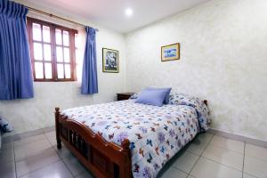 Säng eller sängar i ett rum på Aparthotel Los Pinos