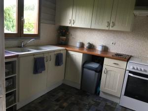 Η κουζίνα ή μικρή κουζίνα στο Le chalet des Cambuses