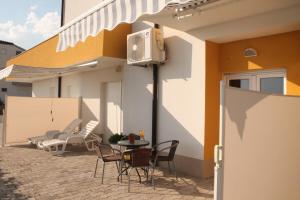 Foto dalla galleria di Knezovic Apartments a Podstrana