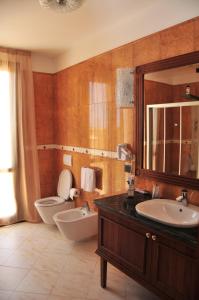 Ett badrum på Hotel Borgo Don Chisciotte